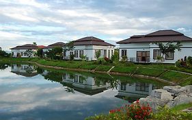 The Golden Lake Hotel Nay Pyi Taw 3*