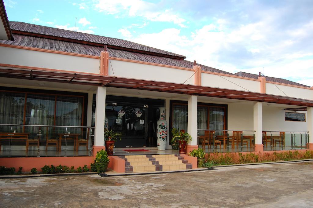 The Golden Lake Hotel Naypyidaw Exterior photo