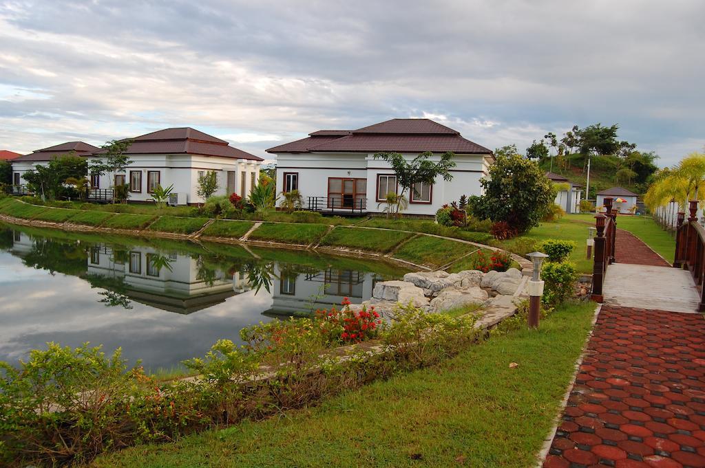 The Golden Lake Hotel Naypyidaw Exterior photo