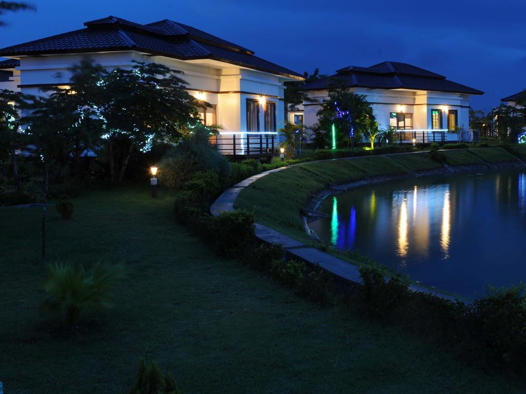 The Golden Lake Hotel Naypyidaw Exterior photo