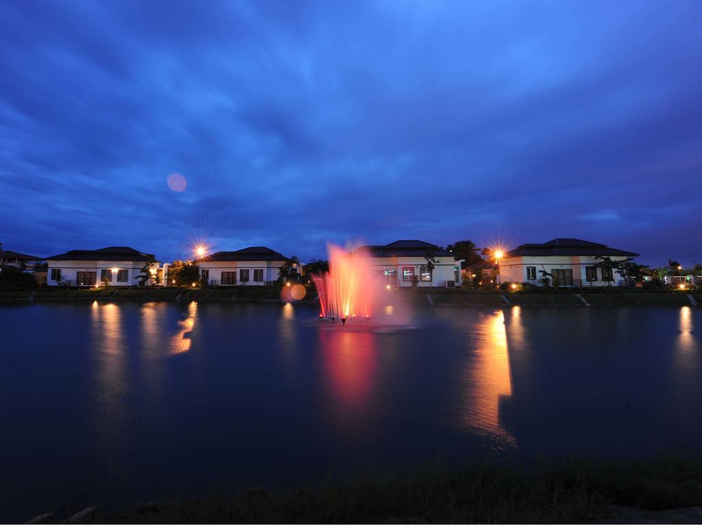 The Golden Lake Hotel Naypyidaw Exterior photo