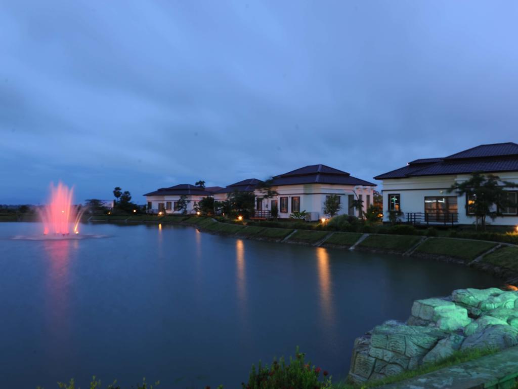 The Golden Lake Hotel Naypyidaw Exterior photo