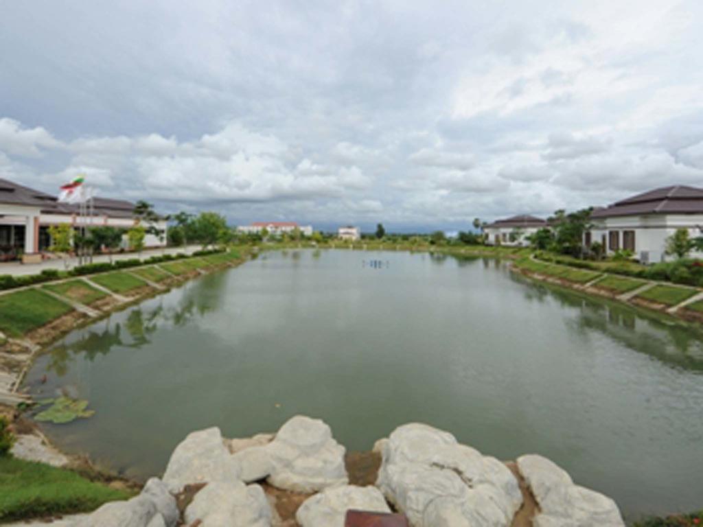 The Golden Lake Hotel Naypyidaw Exterior photo