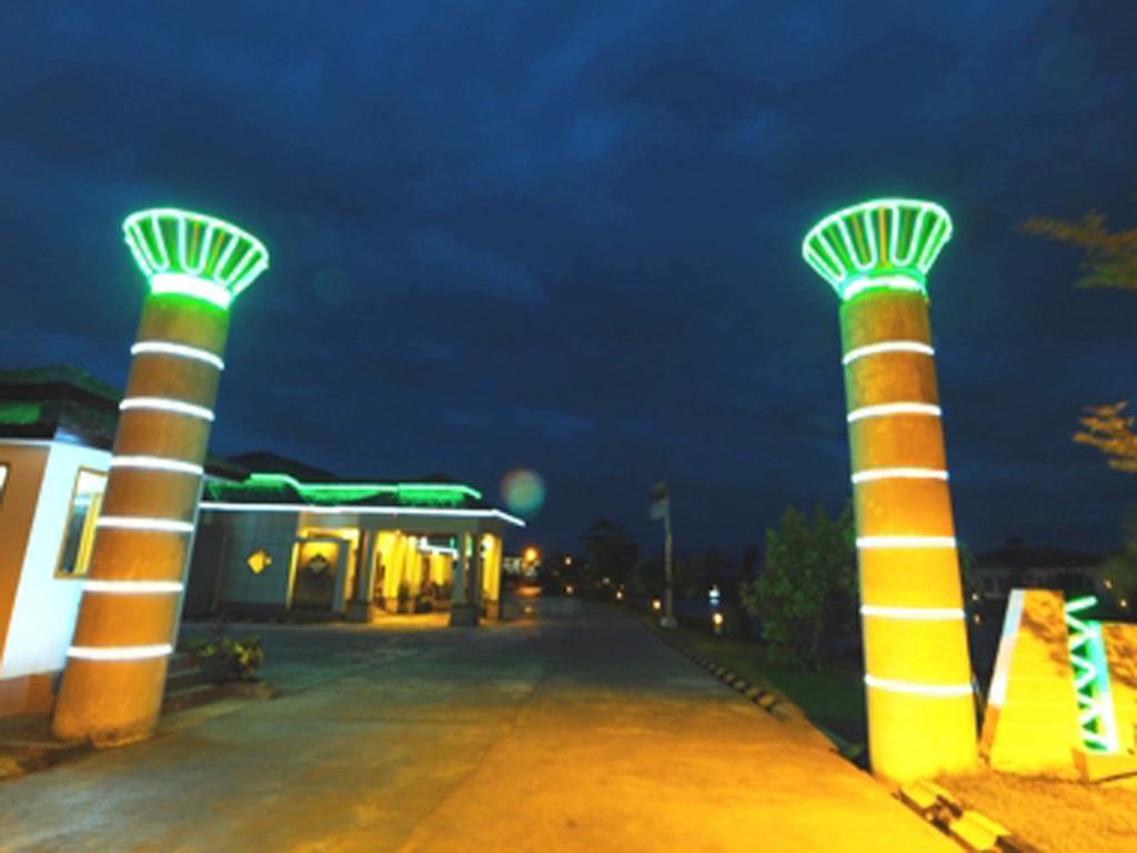 The Golden Lake Hotel Naypyidaw Exterior photo