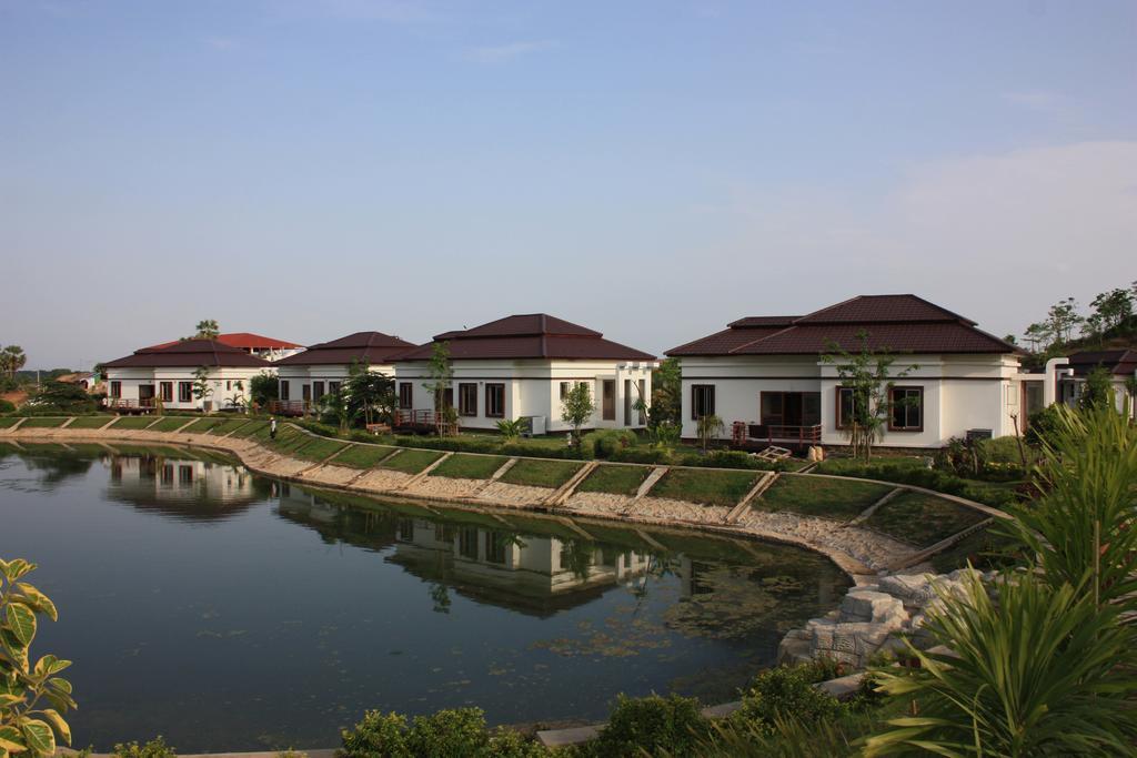 The Golden Lake Hotel Naypyidaw Exterior photo