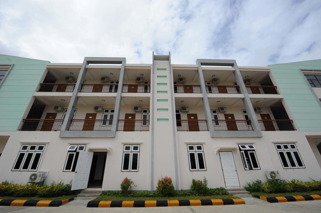 The Golden Lake Hotel Naypyidaw Exterior photo